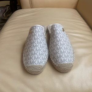 NWOB Michael Kors Signature Kemper Espadrille Slide Mule Size 7.5